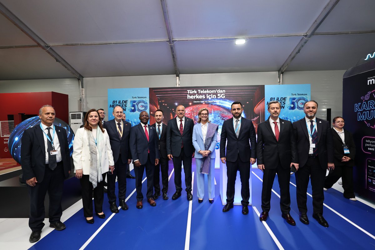 oakaragozoglu's tweet photo. #ITUGSR-26’nın yan etkinliklerinden biri olarak düzenlediğimiz Avrasya Teknoloji Haftası Teknoloji Fuarı’na gösterilen yoğun ilgiden memnuniyet duyuyoruz.

ITU Genel Sekreteri Sayın Doreen Bogdan-Martin (@ITUSecGen) ve ITU Telekomünikasyon Geliştirme Bürosu (BDT) Direktörü Sayın Dr. Cosmas Luckyson Zavazava (@ITUBDTDirector) ile birlikte fuar alanını ziyaret ettik.

Türk Telekom, Turkcell, Vodafone, Huawei, Samsung, NETAŞ ve ASELSAN gibi sektörün öncü firmalarının stantlarını ziyaret ederek yenilikçi teknolojilerini yerinde inceleme fırsatı bulduk.

15 Mayıs'a kadar ziyaretçilerini ağırlayacak fuarın, teknoloji ekosisteminin önemli buluşma noktalarından biri olacağına inanıyoruz.

🔗https://t.co/jOza8vgzh5

@ITU @ITUDevelopment