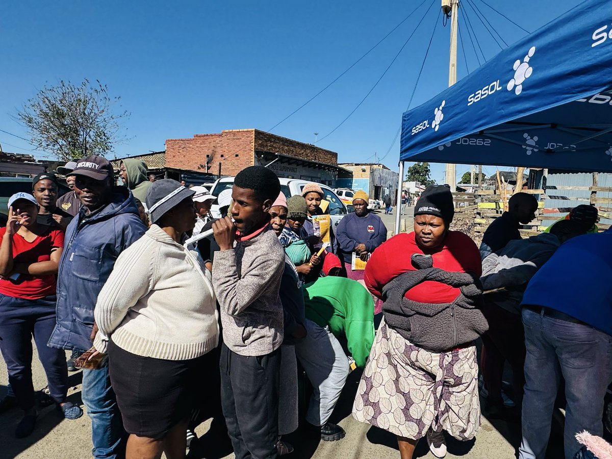 Ntuthuzelotsik's tweet photo. Ward 35 multiple safety awareness stakeholder community engagement with SASOL, DEMS, Environmental department and Dukathole community. @GautengANC @ANC_EKU_OFFICIA @MYANC https://t.co/vuLsTM2h2W