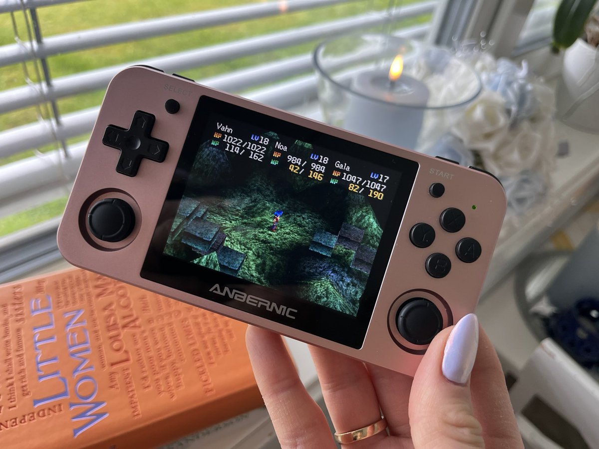 WinterDisa's tweet photo. Legaia morning! Dad’s dinner went really well and today is a chill day 🤗 This dungeon has a city inside it! It’s so tempting to stay here and just grind 🙈💚 #LegendofLegaia #RPGGY @Metunnica @TheFrostSpot @RpgYears https://t.co/yhFRQr6HSy