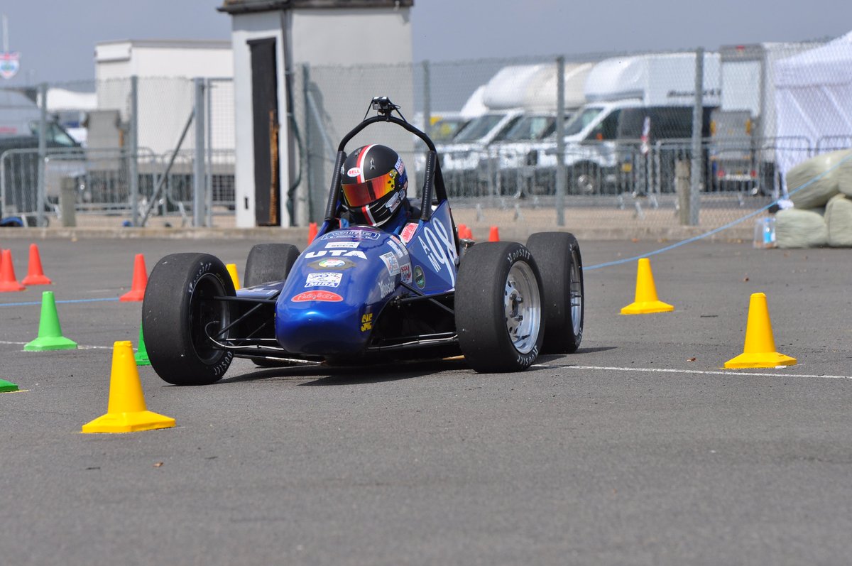 FormulaStudent's tweet photo. The #Formulastudent skidpad is where cars prove their cornering game - it's all about grip and grit! #throwbackthursday https://t.co/oApv7dzKzb