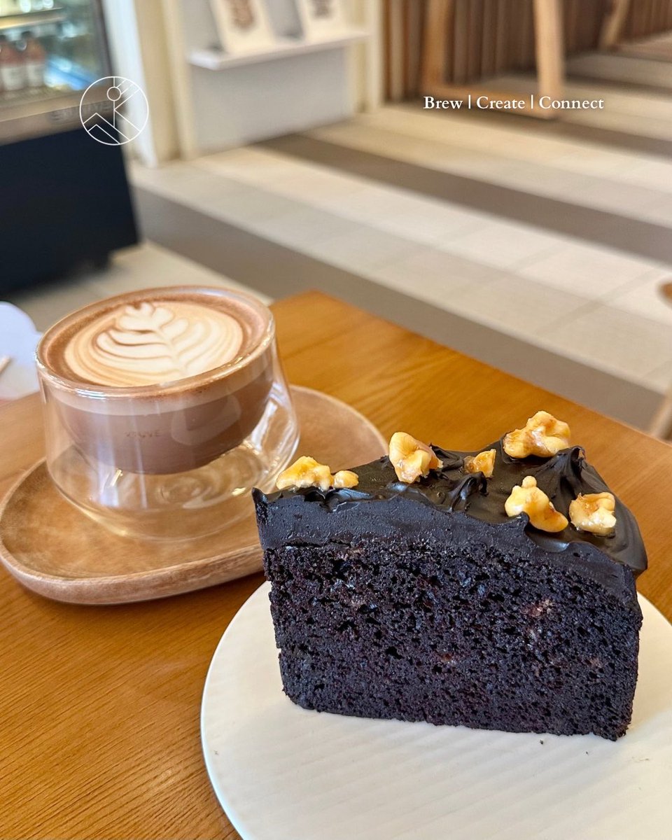 KluangDays's tweet photo. 𝐂𝐡𝐨𝐜𝐨𝐥𝐚𝐭𝐞 𝐦𝐚𝐤𝐞𝐬 𝐞𝐯𝐞𝐫𝐲𝐭𝐡𝐢𝐧𝐠 𝐛𝐞𝐭𝐭����𝐫 . 🍫
Hot Chocolate. Chocolate Banana Cake. 𝐊𝐥𝐮𝐚𝐧𝐠𝐝𝐚𝐲𝐬 .

That's it. That's the post. 😌🤍🎨

#Kluangdays #BrewCreateConnect #HotChocolate #ChocolateBananaCake #CafeKluang #ArtAndCoffee #JohorFoodie https://t.co/Q33lBH4NuW