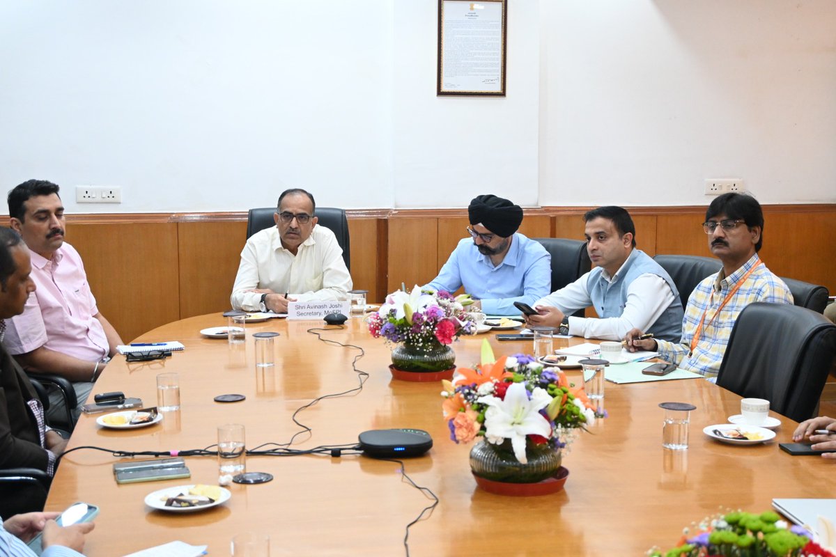 MOFPI_GOI's tweet photo. बैठक में उद्योग जगत के प्रमुख हितधारकों के साथ क्षेत्र से जुड़े विभिन्न महत्वपूर्ण विषयों, निवेश संभावनाओं, उद्योग विकास, चुनौतियों के समाधान तथा व्यवसाय सुगमता को और मजबूत बनाने पर सार्थक चर्चा हुई। https://t.co/WkzYLwRCTc