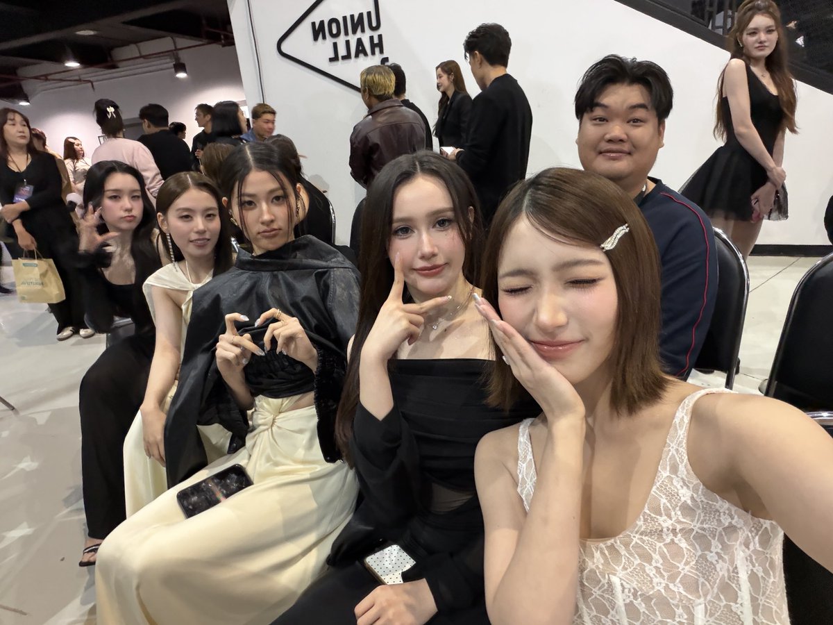 zhoutha's tweet photo. วันนี้หนูทัก หนูรัก หนูรอ ฮัลโหลพี่อู๋รับสายหน่อย https://t.co/jAkYoQzek8