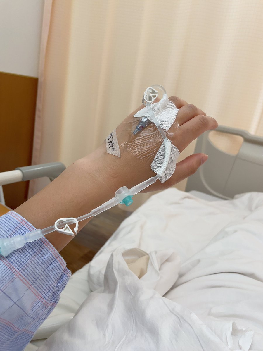 Pxxxnuts's tweet photo. ２時間の手術、無事終わりました🏥
全身麻酔の力凄すぎる、、
気管挿管してたんだけど麻酔のお陰で痛いor苦しい何も無かった、、
来なくていいって言ったのにおチビら連れて仏も来た👨手術室入る前に力強く背中叩かれたの忘れない😂
病院の人含めみんなに大感謝だ、、🥲✨ https://t.co/sOKMdya3Rr