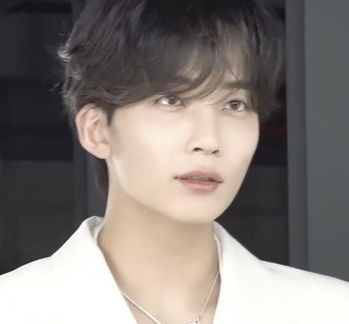 윤정한 얼굴 tweet media
