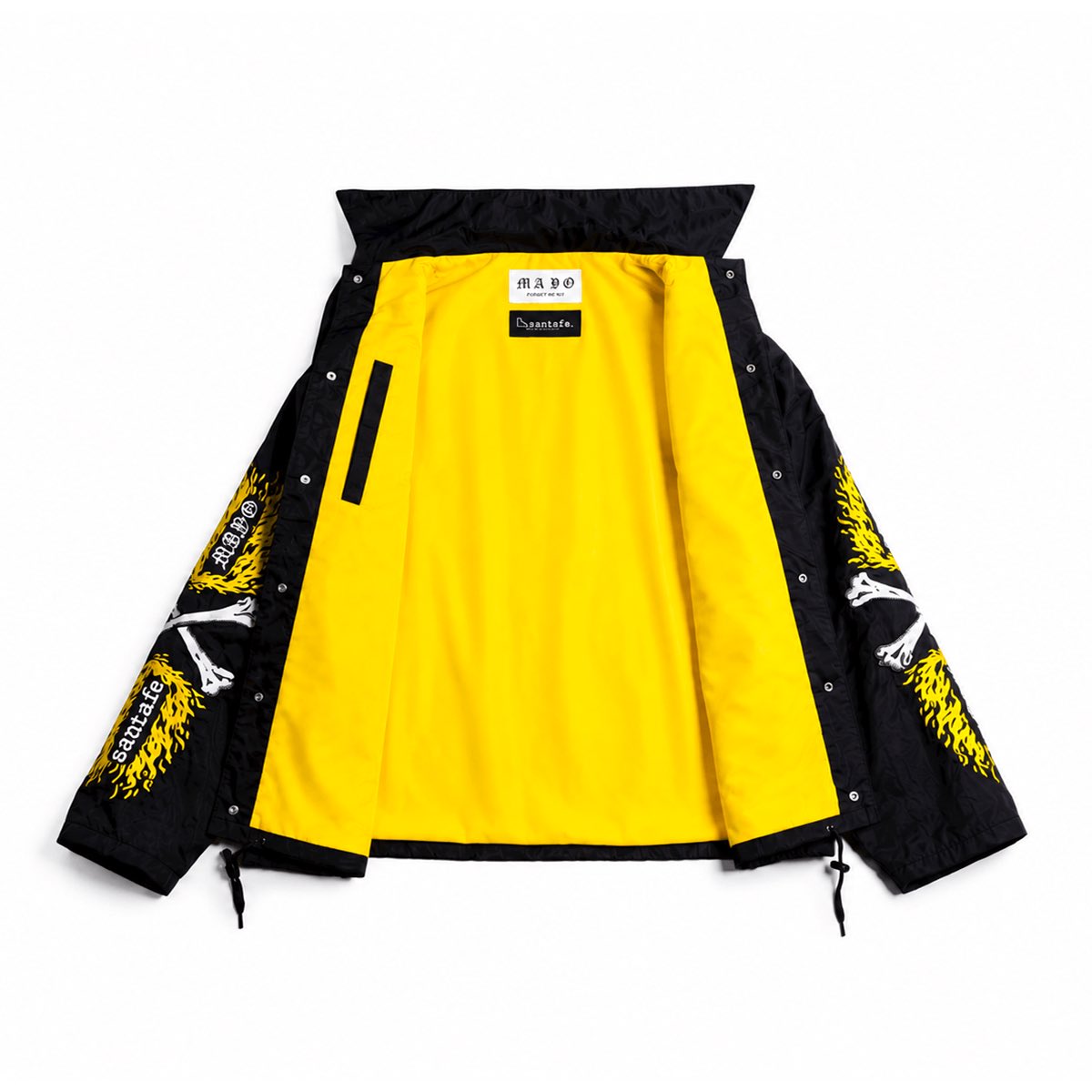 santafe_1986's tweet photo. MAYO × SANTAFE EMBROIDERY NYLON JKT

【予約販売商品】

26MYST-SCJKT001
EMBROIDERY ITEM(刺繍系アイテム)　UNISEX

color： BLACK×YELLOW / BLACK×WHITE / KINMIYA BLUE
size：
M： 着丈76　身幅70.5　肩幅62　袖丈63 （cm）
L： 着丈78　身幅72.5　肩幅63　袖丈64 （cm）
XL： 着丈80　身幅74.5　肩幅64　袖丈65 （cm）

material：表地 ナイロン100%　裏地 ポリエステル100%

MAYOとSANTAFEのコラボレーションアイテム。

サラッとしたマットなナイロン素材で出来ており、中にフーディ等を着てもリラックスして着用して頂けます。

豪華にフロント、袖、バック全て刺繍を施してあります。

裾にはドローコードが付いており、シルエットを変える事ができます。

ナイロンパンツとナイロンショーツとセットアップで着用頂けます。
もちろん単体でも様々なコーディネートに着用頂けます。

ブラック×イエロー、ブラック×ホワイト、キンミヤブルーの3カラー展開となっております。

ユニセックスで着用頂けます。

ーーーーーーーーーーーーーーーーーーーー
こちらは予約販売商品となります。

※こちらの商品は５月下旬より準備が整い次第、順次発送開始予定となります。

※予約販売商品以外の物と同時にご購入された場合、予約商品以外の物は先に発送させて頂きます。その場合のご請求については、銀行振込（振込期限7日）・コンビニ支払い（支払い期限3日）の場合、全額先払いとなります。クレジットカード決済・その他のお支払いの場合は予約商品以外の商品の発送時に請求確定となります。あらかじめ、ご了承ください。
ーーーーーーーーーーーーーーーーーーーー