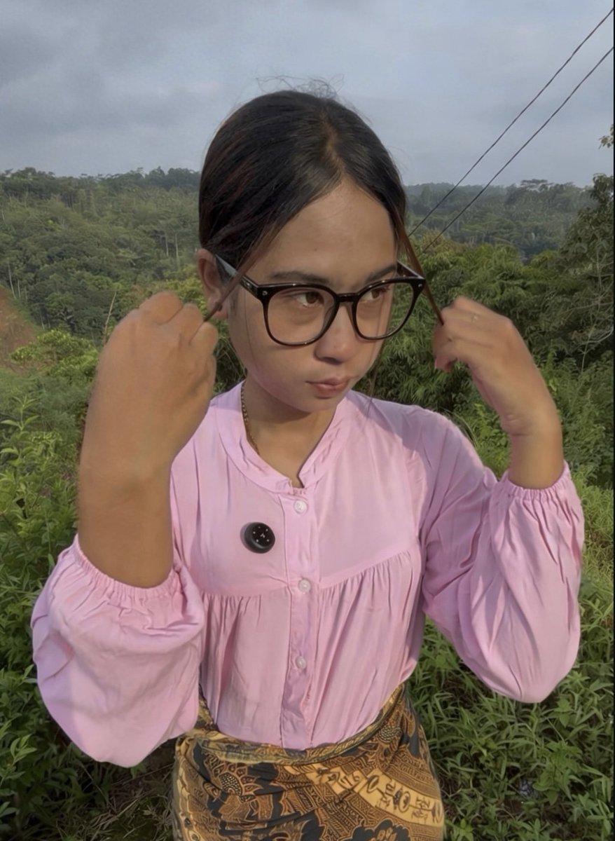tari tweet media