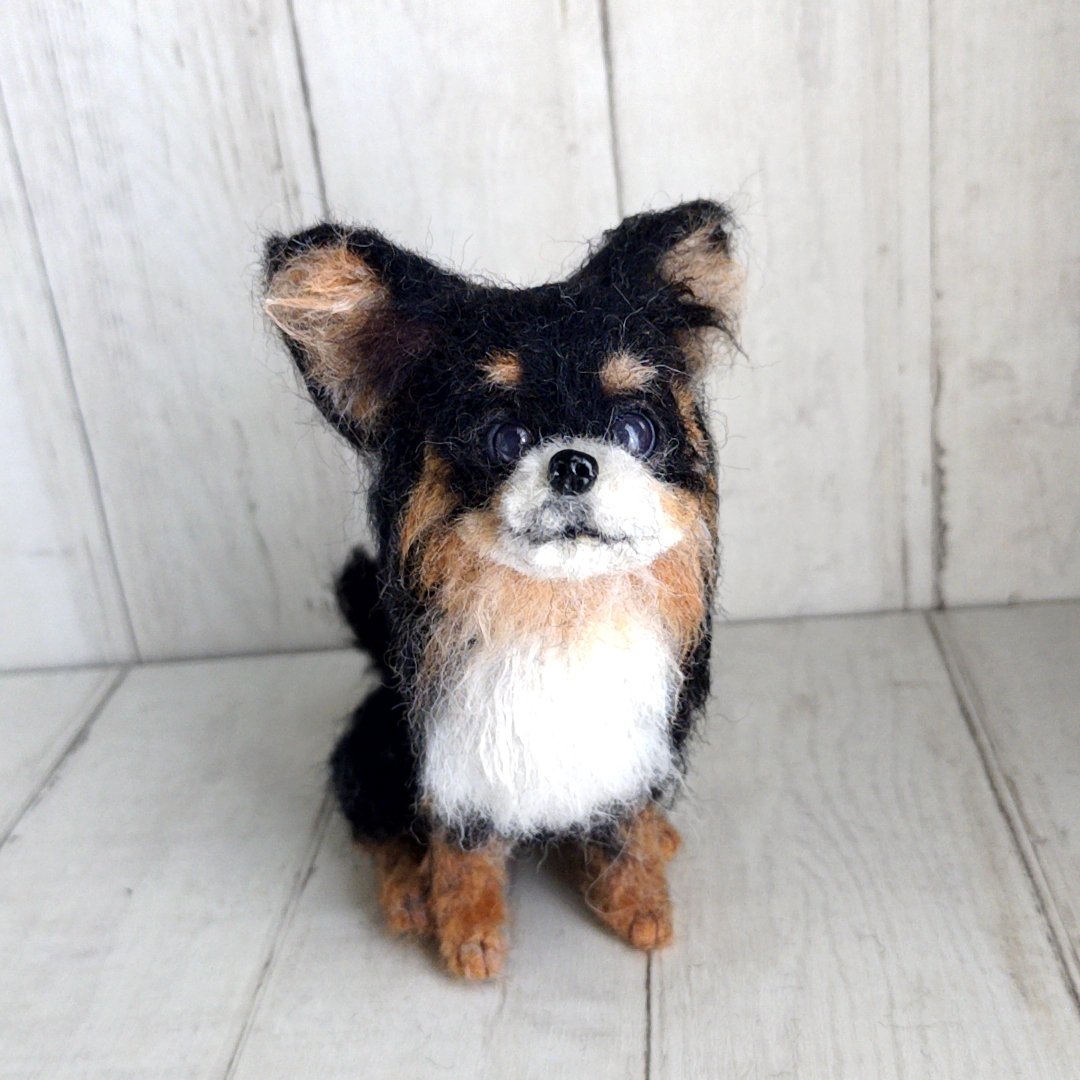 羊毛フェルト　犬　チワワ　ブラックタン チワワ（ブラックタン）作りました。他の子よりも大きいお目々を使っ