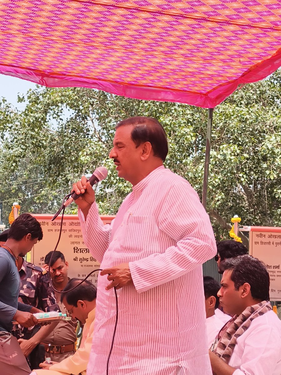 KiranSh93705937's tweet photo. सेक्टर-49, नोएडा को मिली विकास की नई सौगात!
डॉ. महेश शर्मा जी, विधायक पंकज सिंह जी व जिलाध्यक्ष महेश चौहान जी ने किया परियोजनाओं का शिलान्यास।
भाजपा का वादा = काम की गारंटी #BJP4Vikas #noidaprotest https://t.co/i8gRRMH0xm