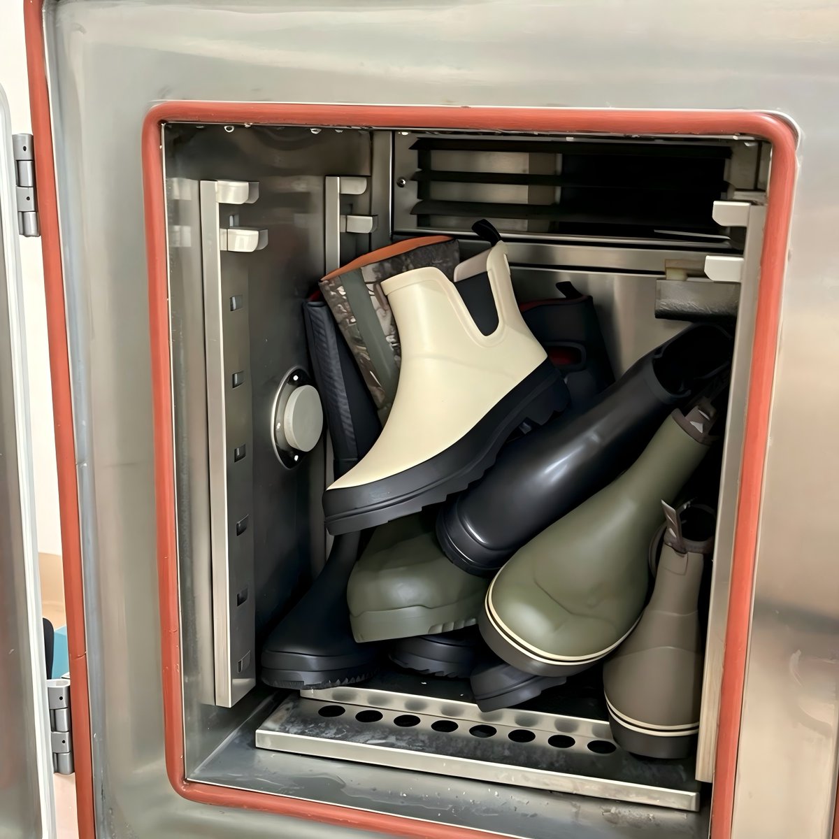 FishingHunting_'s tweet photo. Ever wondered how we make sure your rubber boots hold up, even after months of sun, saltwater, and rain? 🤔
#RubberDeckBoots #MarineFootwear #FactoryQC #BatchTesting #OutdoorFootwearManufacturing #QualityAssurance #Hollyway #HangzhouHollyway https://t.co/ihItUf149o