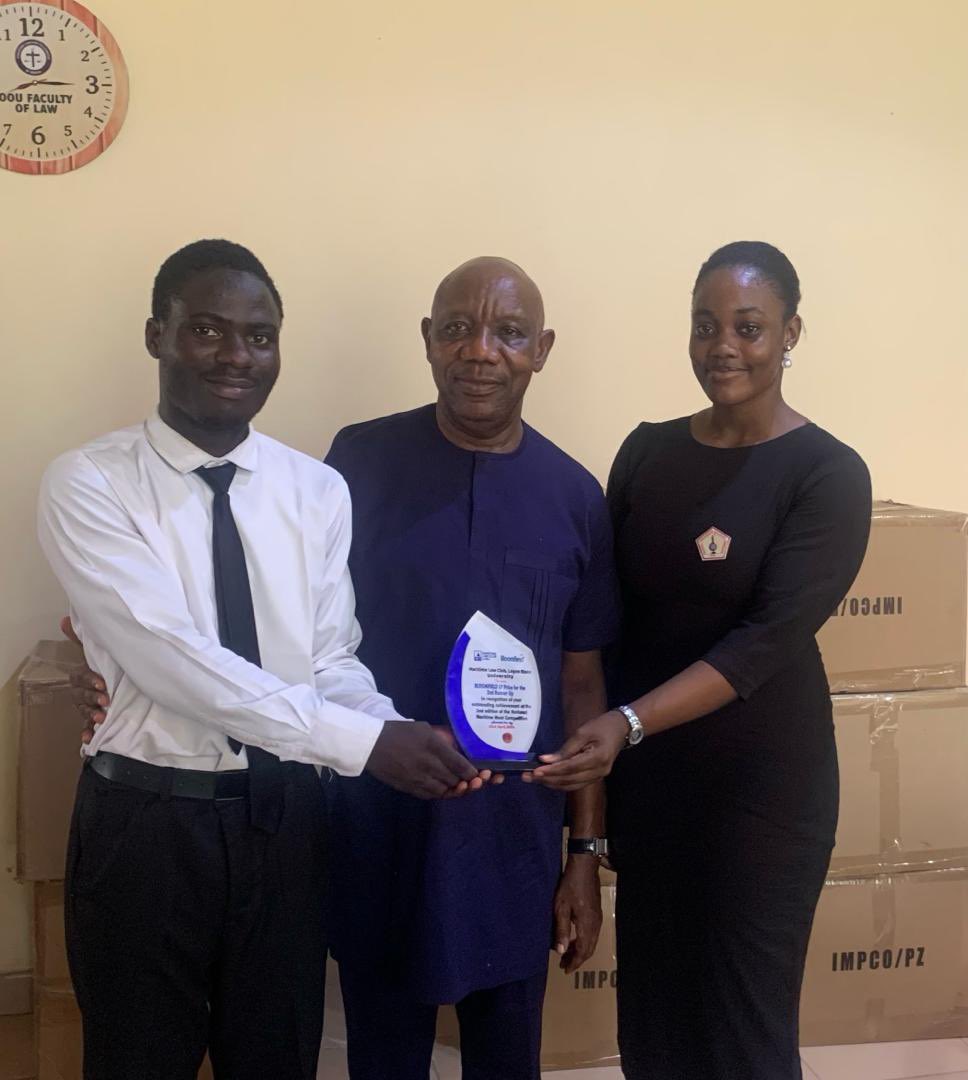 lawssoou's tweet photo. Members of the Law Students' Society had the honour of presenting the awards recently won in various competitions during the Faculty Board Meeting, where they also received commendation from Prof. Gbade Akinrinmade the Dean of the Faculty of Law, Olabisi Onabanjo University. https://t.co/FsQs1ZqYkV