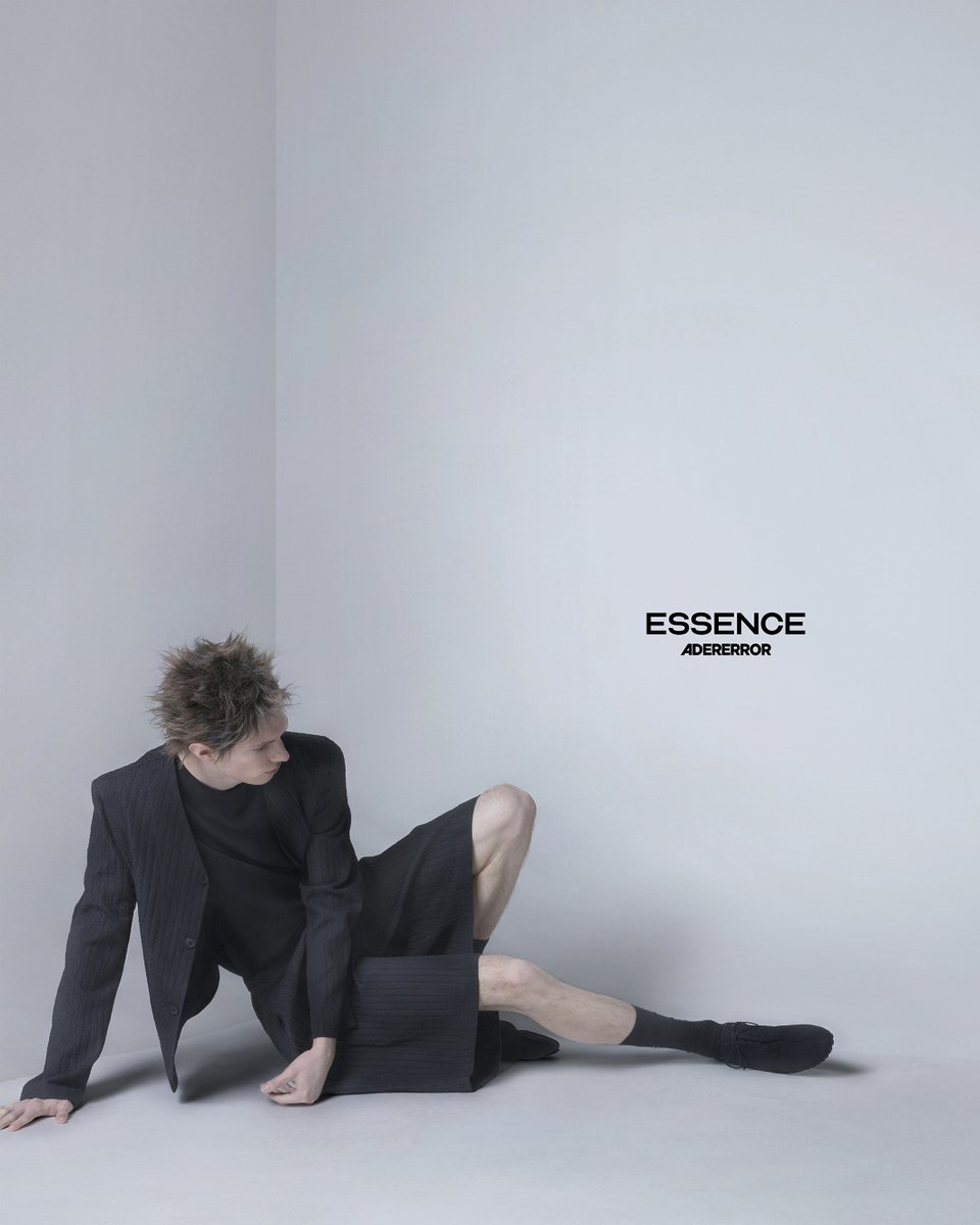 _adererror's tweet photo. ESSENCE 
New launching ; RUGA

아더에러가 지속적으로 탐구해온 실루엣과 개발 소재를 바탕으로, 편안한 착용감과 구조적인 디자인이 조화를 이루는 새로운 데일리웨어를 선보입니다. https://t.co/nSCpjmbJrV