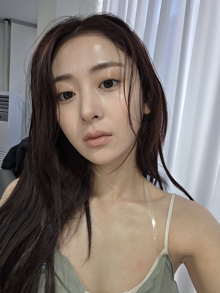 daily yunjin tweet media