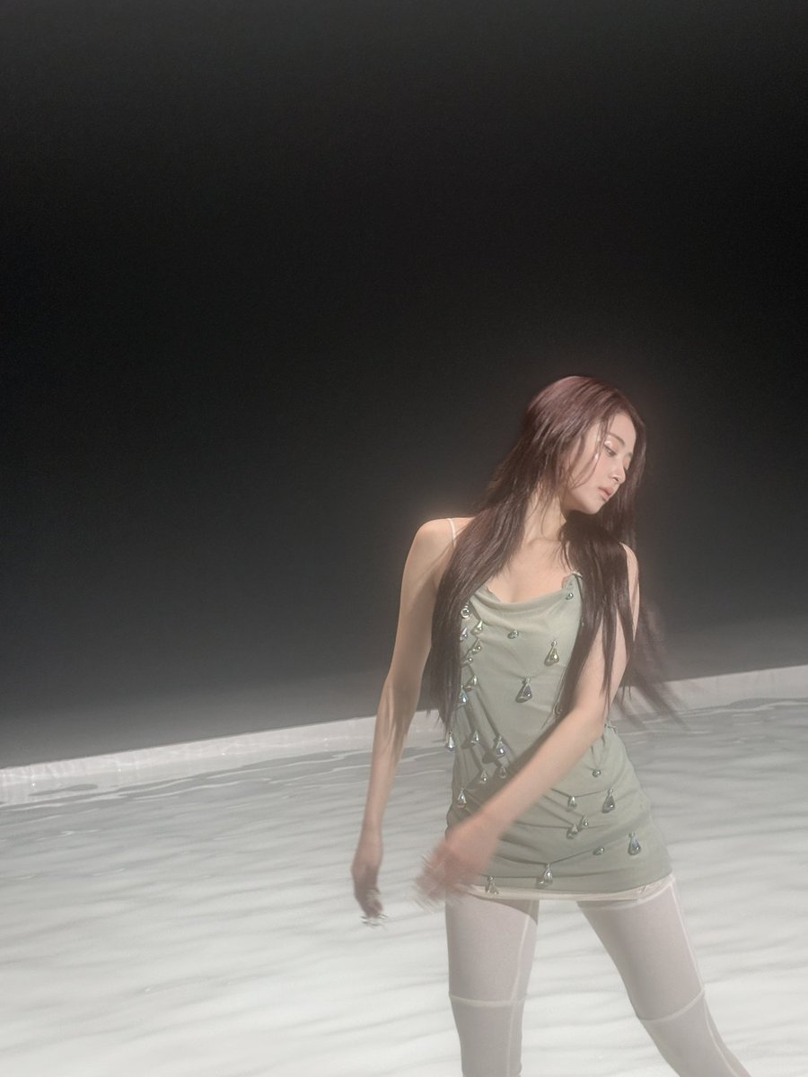 daily yunjin tweet media