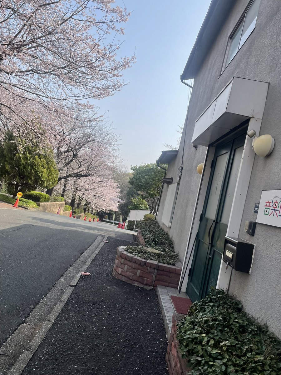 yakko_kimura's tweet photo. 【ご報告】
この度、音楽座ミュージカルを退団いたしました。

「音楽」は、私自身を勇気づけてくれる、なくてはならない存在です。
これまでも、そしてこれからも、私のそばにあり続けます。

応援してくださった皆様、本当にありがとうございました✨ https://t.co/TDIin84Pvv