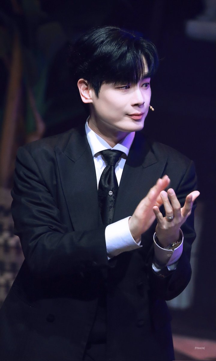 SPINNINGwith_'s tweet photo. 260505 비스티 커튼콜 📸
이재현 役 | 박규원 #박규원 🖤 https://t.co/dlY898ICE0