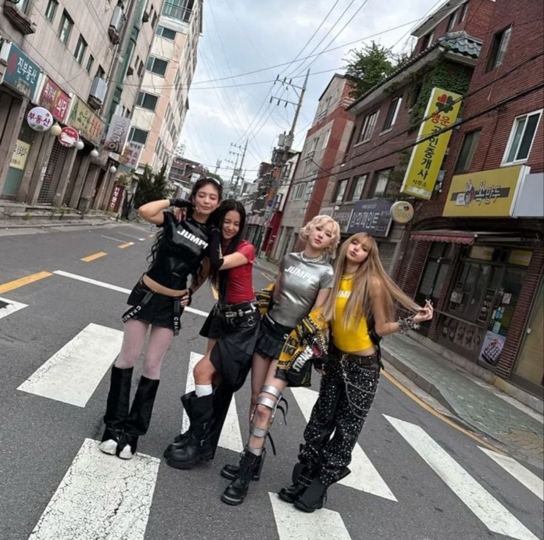 SayedA71466's tweet photo. I vote for #BLACKPINK in #GrupoDuplaInternacionaldoano at the #SECAward 
I vote for #JUMP in #MusicaInternacionaldoano at the #SECAward 
I vote for #DEADLINE in #AlbumEPInternacionaldoano at the #SECAward💗🥀 https://t.co/WKecaE3pfz