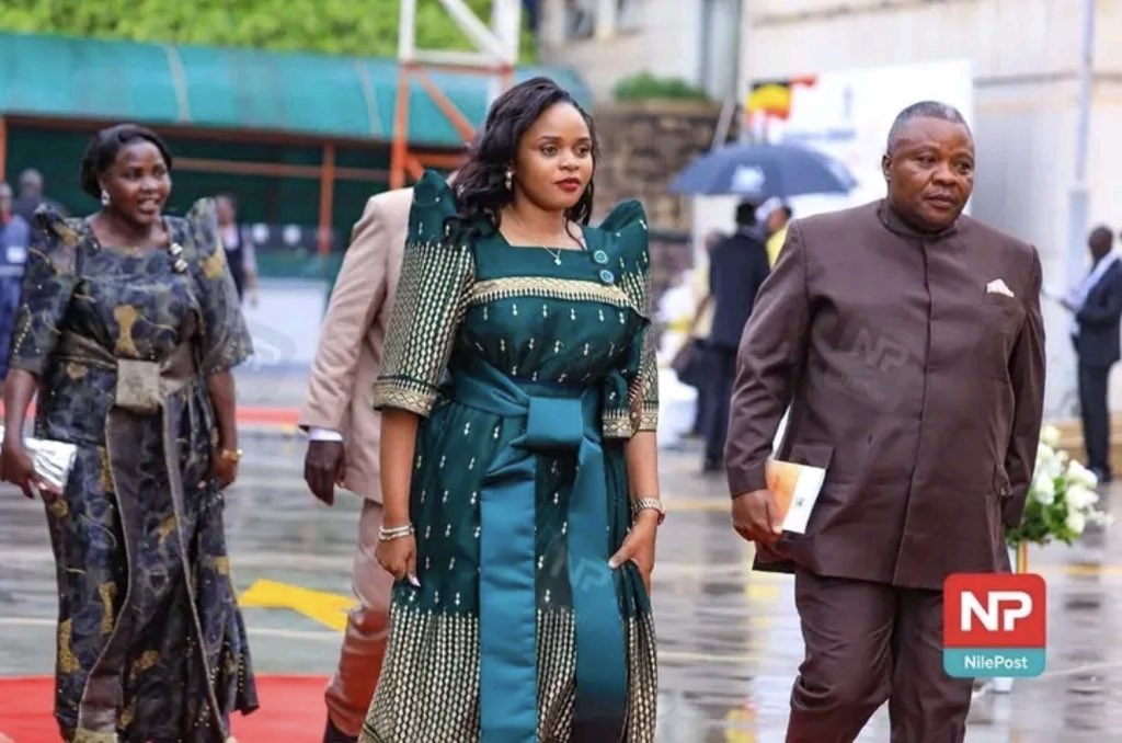 UncleEmma256's tweet photo. My woman Member of parliament (Namisindwa) Hon.Khalayi Peace looked stunning today!

#parliament #swearingin https://t.co/V0114xlIH8
