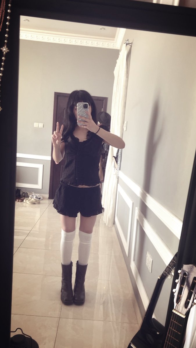 vkx77's tweet photo. my fucking arms and thighs ew avgspo for everyone https://t.co/9av1w3q2A1