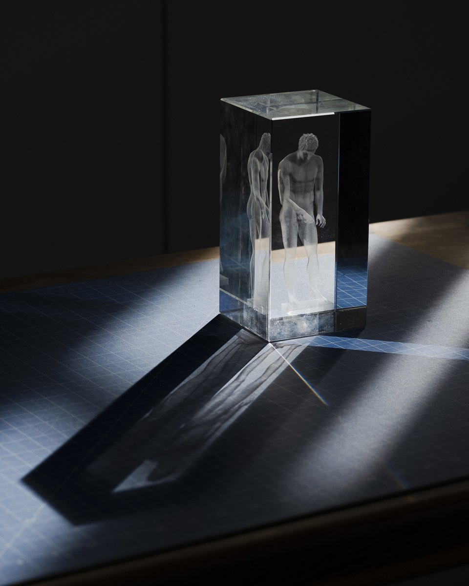 mapoxyomenos's tweet photo. History captured in glass — a distinctive souvenir from our museum. 💎 A single object, a play of light, and countless perspectives: the ancient figure of our #Apoxyomenos, his timeless form revealing something new from every angle.

This souvenir is available in our museum shop! https://t.co/mFRKWX4s5e