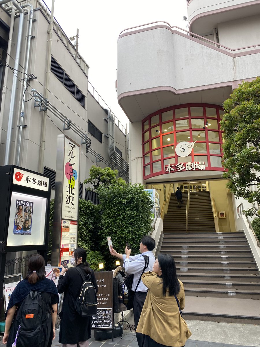 Anion1101's tweet photo. 舞台『はがきの王様』 本多劇場
せっかくの下北沢だからZOTの聖地巡礼
常連です（初めてきた）イメージと違ってた
背徳的な匂いがそこら中からしている https://t.co/MSx8aMpt9o