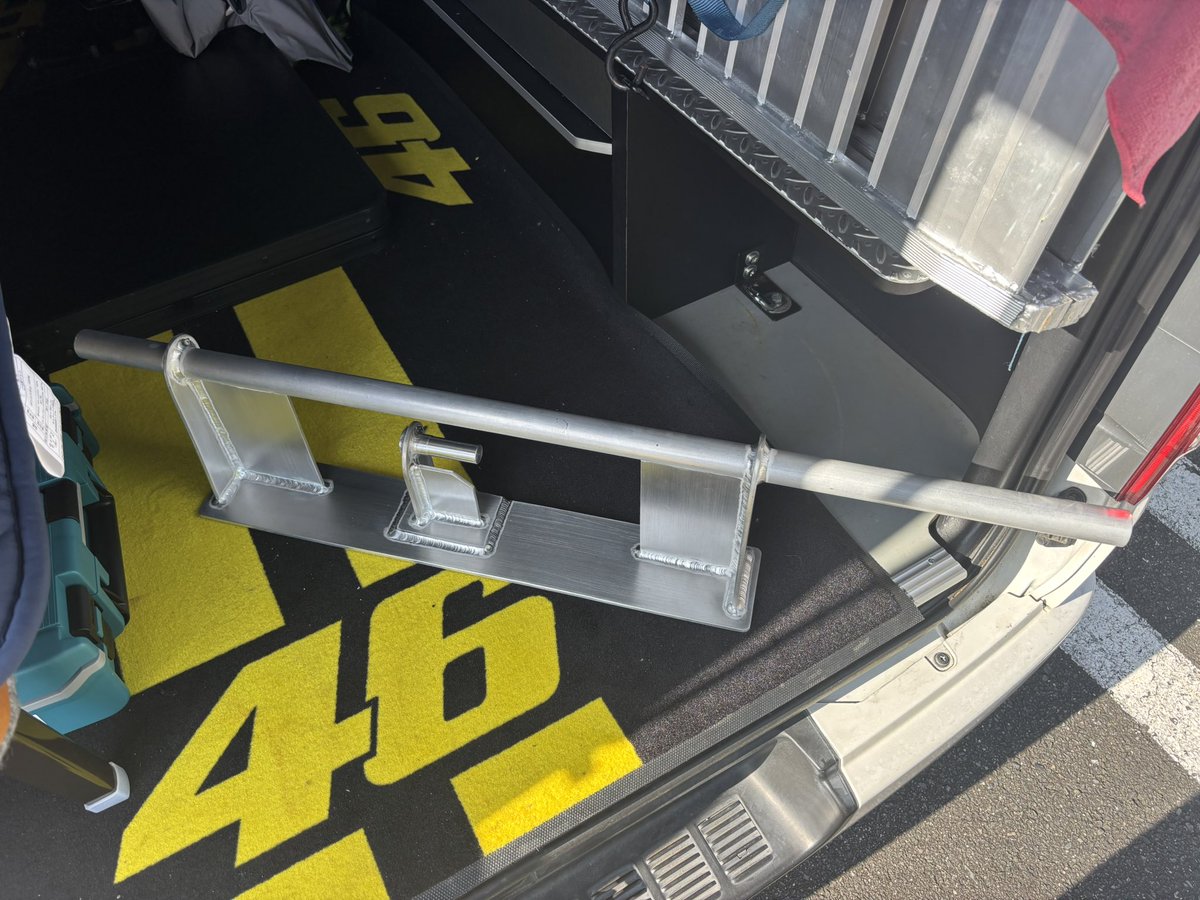 P6Ph3's tweet photo. 新しくラダーレールを購入したので、友達にお願いして取り外し可能ラダーレールフックを作ってもらった！

いつもこんなのが欲しいって言うと作ってくれる友達に感謝🙏 https://t.co/uKqD8J6Y4U