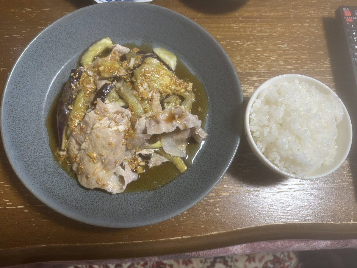 R2nUKwYHmqmGhfT's tweet photo. 今日の夜ご飯です
★ナスと豚しゃぶの香味だれ
★ご飯🍚
★新じゃがとひき肉の煮物
★ブロッコリーの明太マヨソース

#フォロー #フォロバ #フォロバ１００ #日常 https://t.co/yTgTIIZuaR