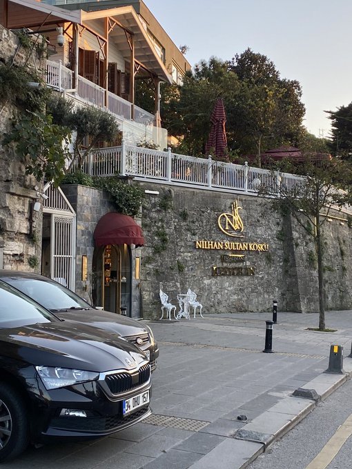politicturk's tweet photo. II. Abdülhamid'in torunu Nilhan Osmanoğlu, kiraladığı Osmanlı köşkünü artan kira bedelleri nedeniyle kapatma kararı aldı. https://t.co/UfiCEhgESz