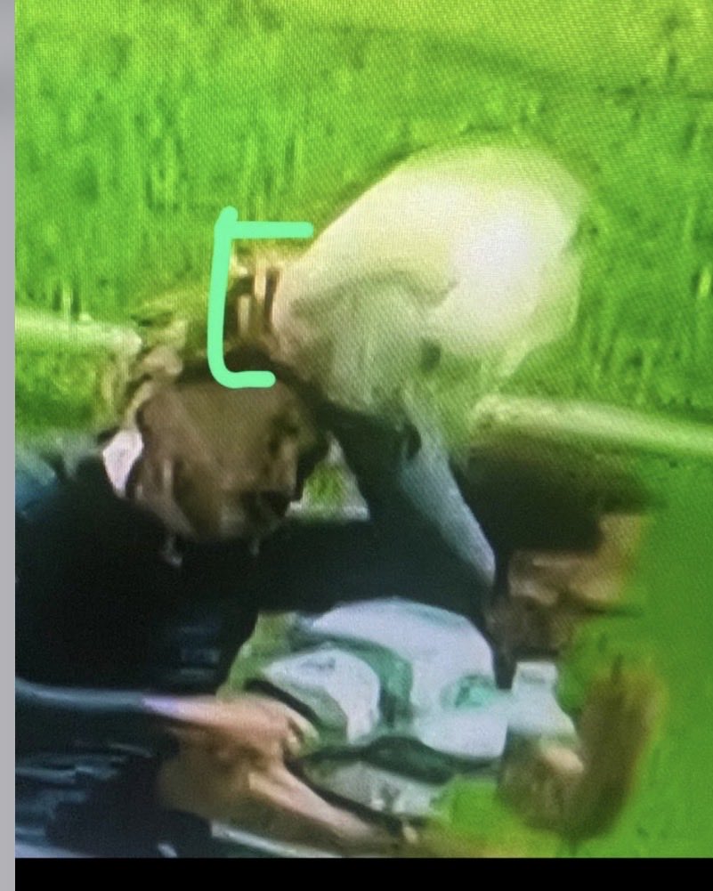 JohnJamesColvi1's tweet photo. @TEnglishSport @rosscolquhoun More conclusive when zoomed in. I can’t believe the Maeda clattering wasn’t checked, Tom. Goes to the final day… https://t.co/ikjhZjsgdE