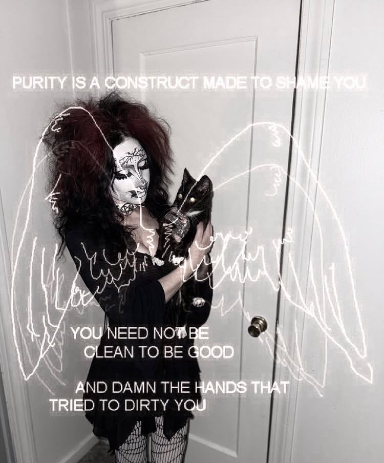 AlienFairy24's tweet photo. Everything is so strange and unusual 
#goth https://t.co/9EbgA8NU5n