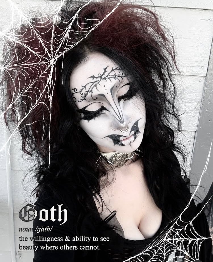 AlienFairy24's tweet photo. Everything is so strange and unusual 
#goth https://t.co/9EbgA8NU5n
