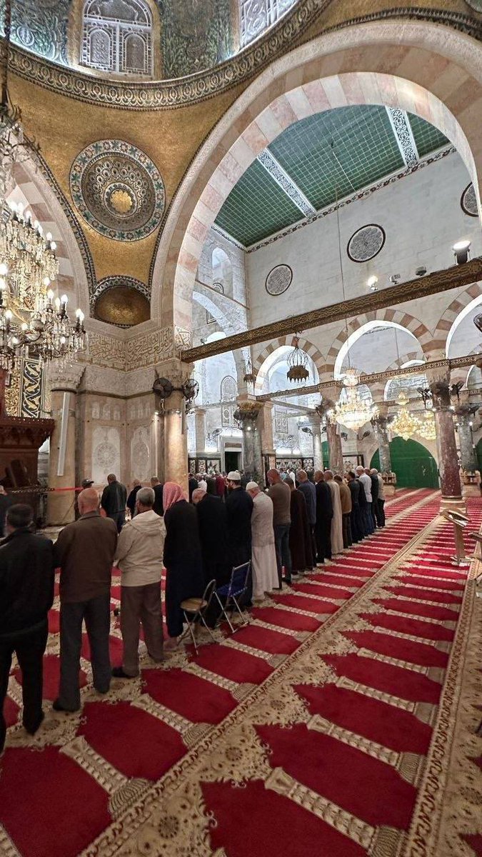 sahabatalaqsha's tweet photo. Puluhan jemaah melaksanakan salat Subuh di kompleks Masjid Al-Aqsa hari ini (14-5-2026).

@QudsNen
@sahabatalaqsha https://t.co/jZNHu5CJX6