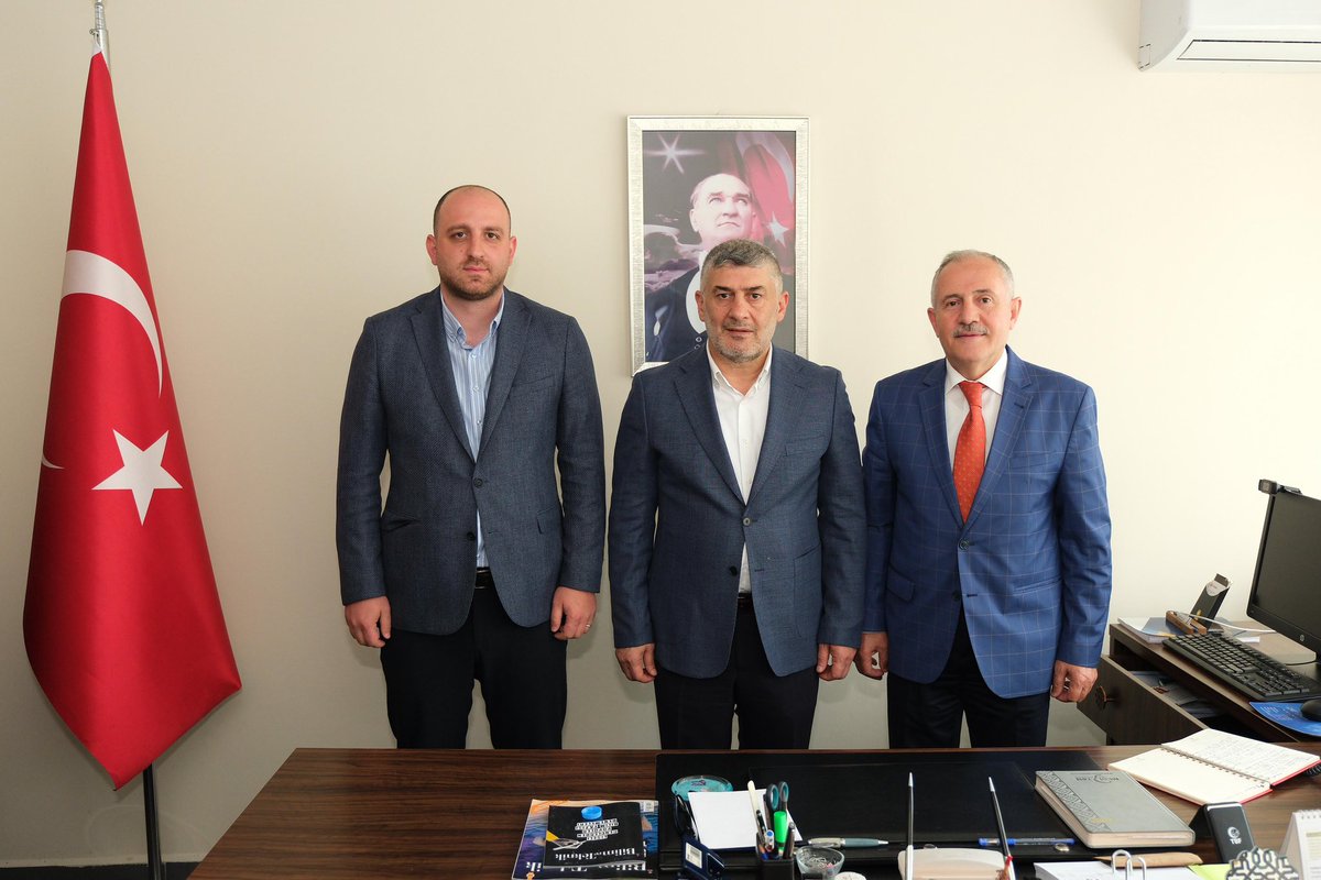 abalin's tweet photo. Kanuni Sultan Süleyman KYK Öğrenci Yurdu Müdürümüz Sayın Ataman Yılmaz’ı, İlçe Spor Müdürümüz ile birlikte ziyaret ederek verimli istişarelerde bulunduk.

Gençlerimizin eğitim hayatını daha güçlü destekleyecek çalışmalar, sosyal gelişimlerini artıracak projeler ve sporla iç içe yetişen sağlıklı nesiller adına yürütülen faaliyetleri değerlendirdik.

#TürkiyeYüzyılı’nın mimarı olacak gençlerimiz için emek veren tüm kurumlarımıza teşekkür ediyor, kıymetli müdürümüze misafirperverlikleri için şükranlarımı sunuyorum.