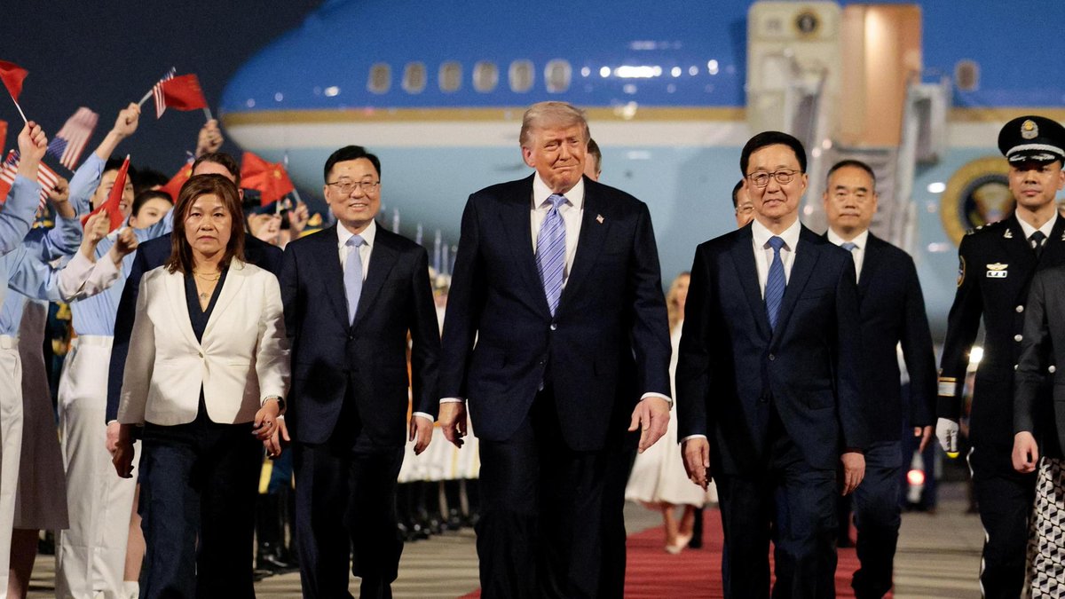 ArbeadMonitor's tweet photo. NEW: Trump and Xi are reportedly discussing an extension of the rare earth export truce after China’s restrictions disrupted US manufacturing and defence supply chains.

China still controls over 90% of global rare earth refining capacity. https://t.co/dvF133jaGi