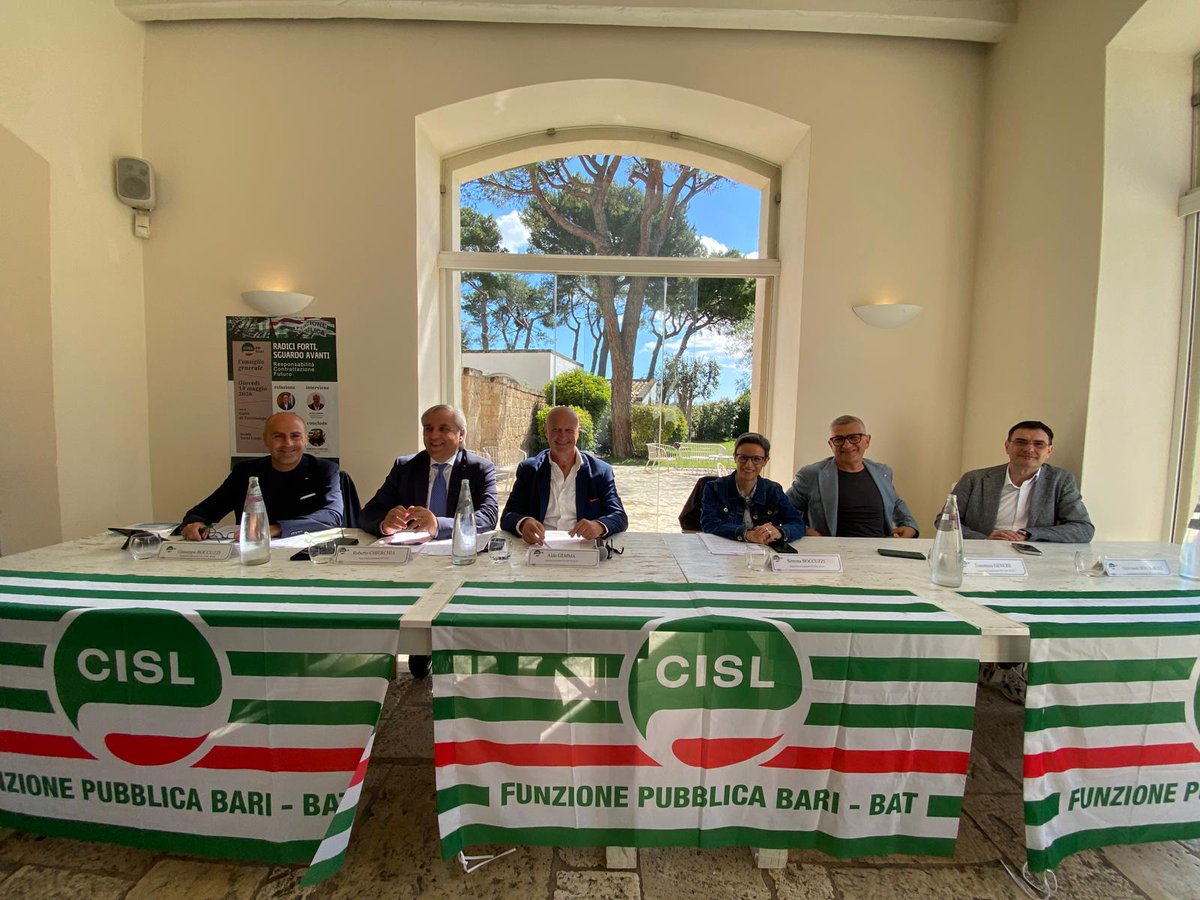 CISLFPPUGLIA's tweet photo. Nel corso del C G  FP CISL Bari è intervenuto il nostro Seg.Gen. @aldo_gemma  ribadendo con forza alcuni temi centrali per il futuro del lavoro e della contrattazione. https://t.co/NCGrK3c6XQ