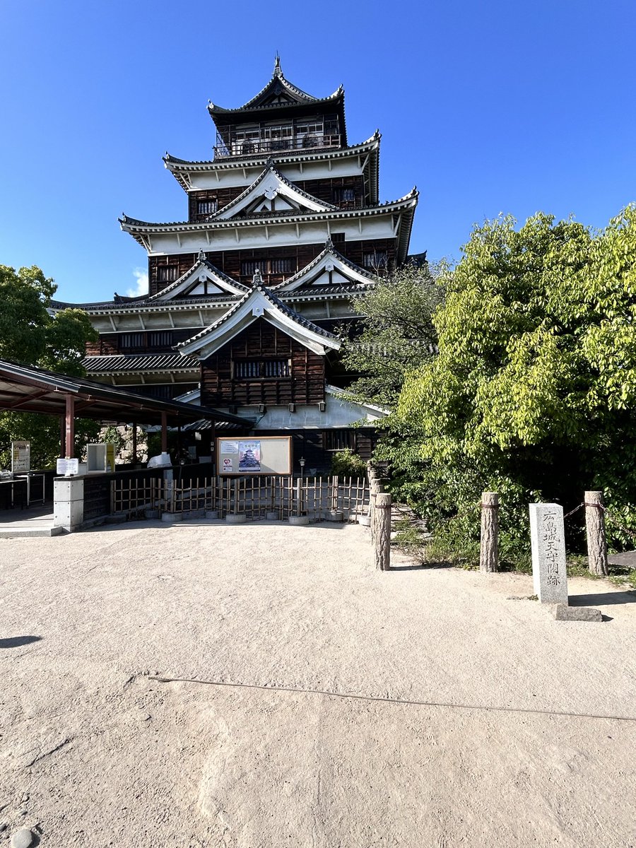 aaaannninn's tweet photo. 広島城で無料の周遊謎解きがあったのでやってみた。
そこそこの難易度あり楽しめました❣️
広島城は復元されたけど今年の3月に閉城して入れないらしい。悲しい😭
#広島城 
#謎解き 
#ナゾトキアドベンチャー https://t.co/QJnYMGH1OM