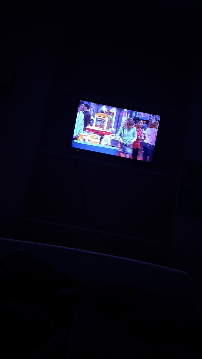 izabelleldc's tweet photo. e a @PlutoTVBR segue sendo a minha melhor companhia aqui no hospital, ainda mais com Drake &amp; Josh que me leva de volta à infância onde não existiam problemas e preocupações https://t.co/jNlNp8tXLS