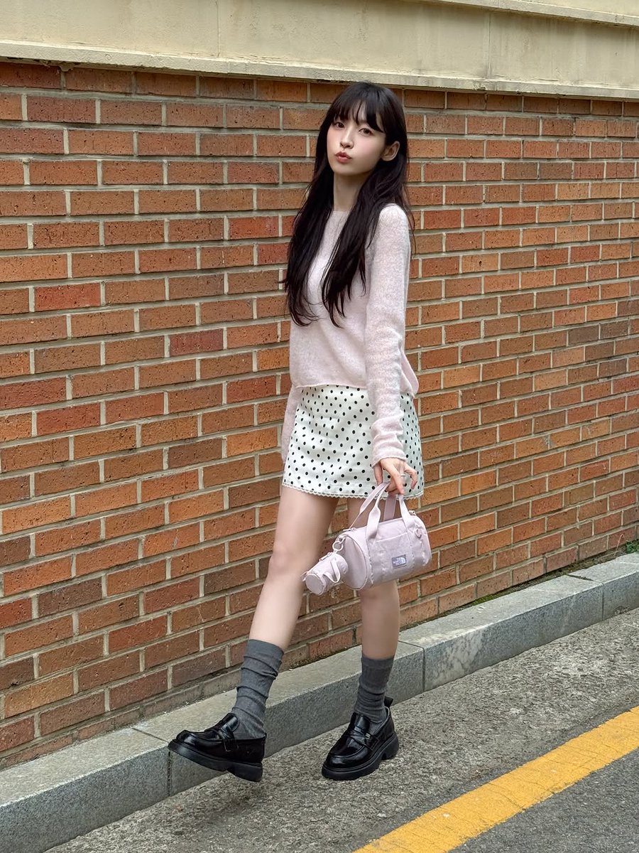 arinpics_'s tweet photo. i love her fit 🩷 https://t.co/296SdI9K5l