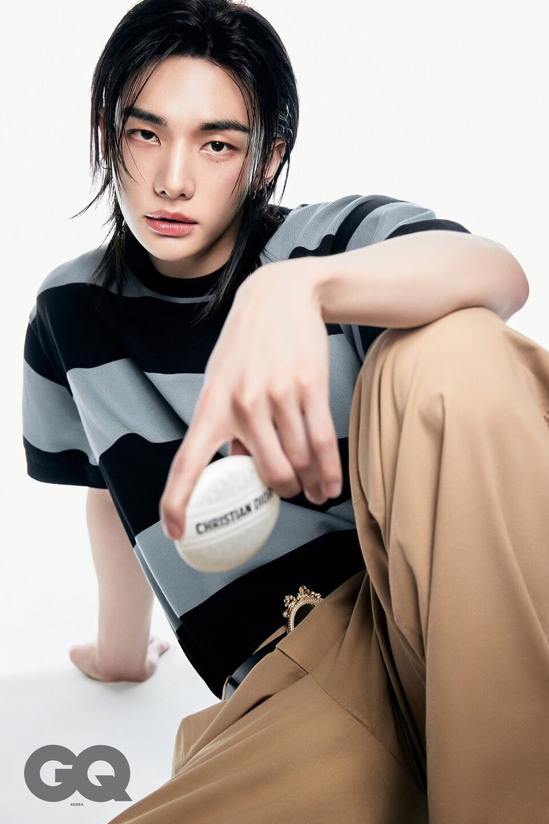 Hyunjin 현진 Central tweet media
