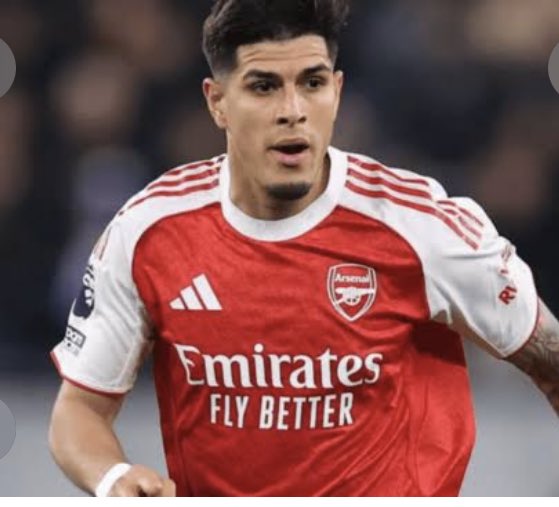 tuncaykurtulus's tweet photo. Galatasaray, sezon başında satın alma opsiyonuyla Bayer Leverkusen’den Arsenal’e kiralanan Ekvadorlu stoper Piero Hincapie ile ilgileniyor. 24 yaşındaki futbolcuya yıllık 4-5 milyon euro bandında maaş teklif edilecek… https://t.co/PeMJpiReJs