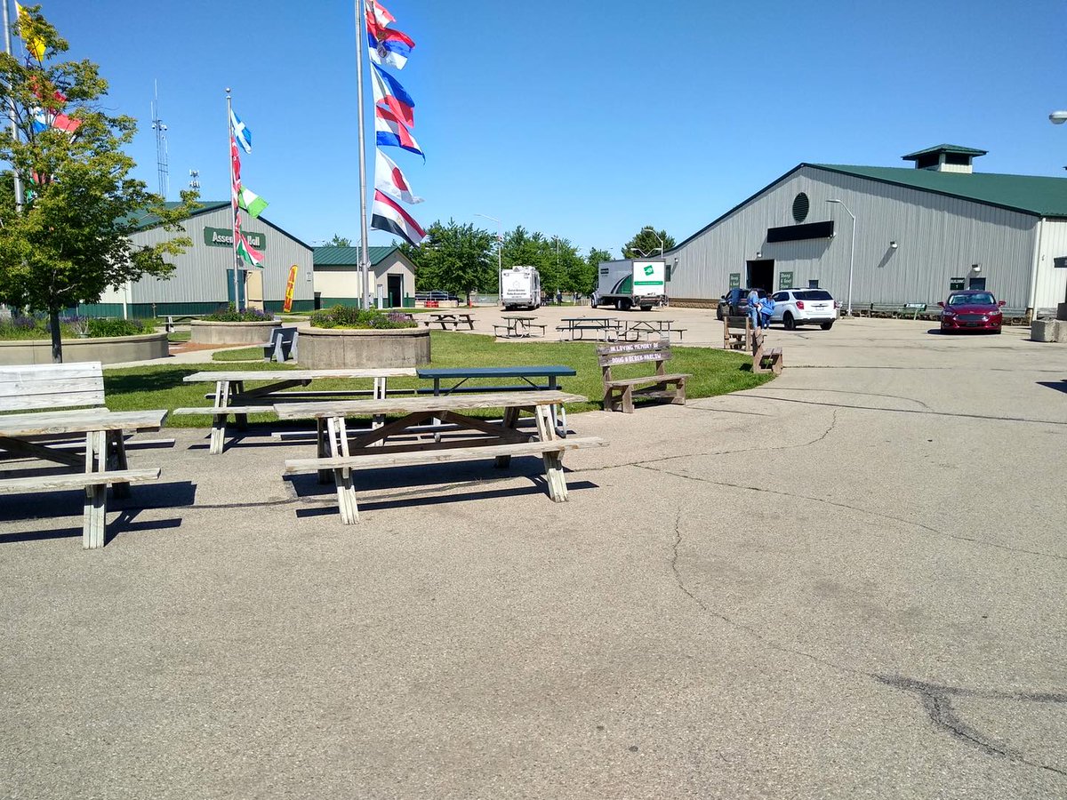 ailunce's tweet photo. 📡Dayton Hamvention is almost here! 🚀
Welcome to the RETEVIS booth at Building 4, Booth 4013! 👋
Co-create the Unbroken Signal.
📸Photos from Dayton Hamvention.
#RETEVIS #DaytonHamvention #hamradio #amateurradio #walkietalkie #twowayradio #ailunce #DaytonHamvention #yaesu #ICom https://t.co/4ulcCQR6mR