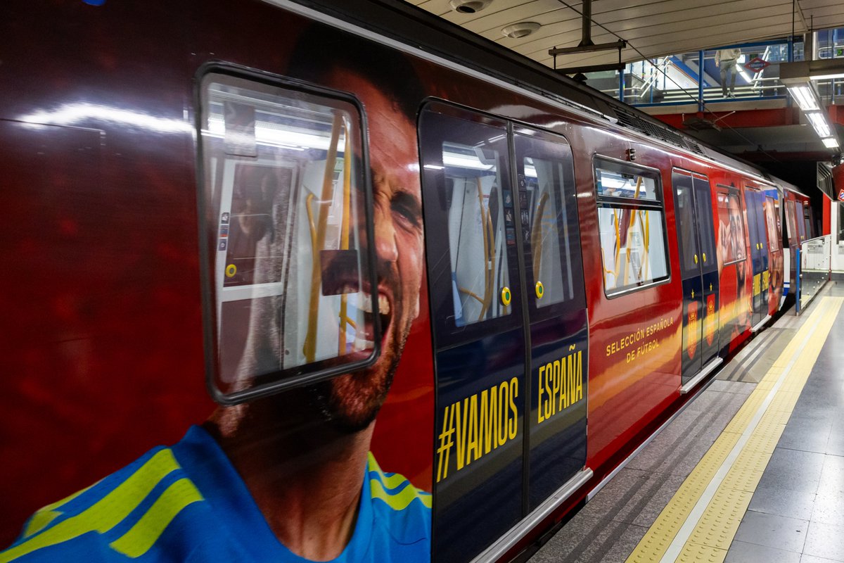 AShow71739's tweet photo. Spain has launched a FIFA World Cup-themed metro train featuring the livery of the Spanish national team! 🇪🇸🚇⚽

The special train is now running on Madrid Metro ahead of the 2026 World Cup. #Spain #WorldCup2026 #MadridMetro #Metro https://t.co/3s0T4CScyT