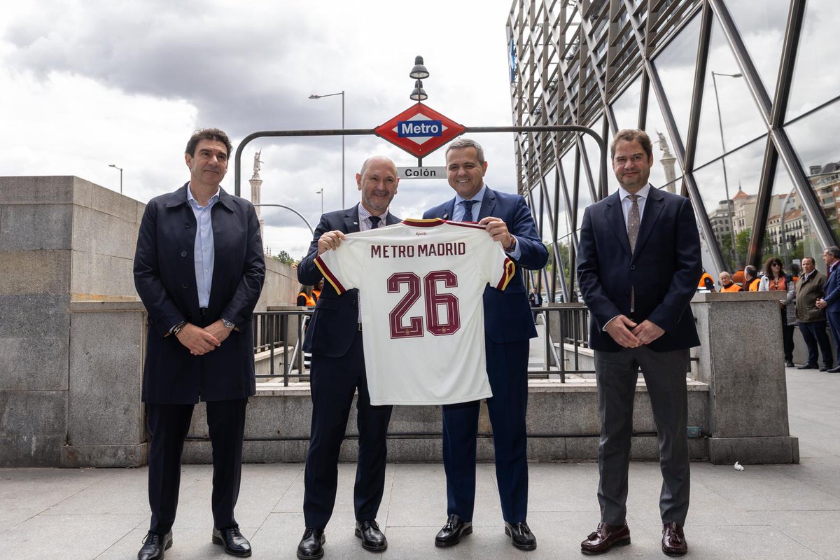 AShow71739's tweet photo. Spain has launched a FIFA World Cup-themed metro train featuring the livery of the Spanish national team! 🇪🇸🚇⚽

The special train is now running on Madrid Metro ahead of the 2026 World Cup. #Spain #WorldCup2026 #MadridMetro #Metro https://t.co/3s0T4CScyT