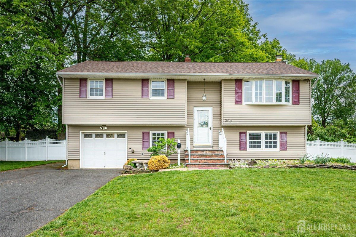 LacerdaTeam's tweet photo. 200 Ritter Avenue, South Plainfield, NJ, 07080
4 bed | 2 bath
Active | 599900
https://t.co/FULYkMrQQY
Wow! Rare opportunity to own a 4-bedroom, 2-bath bilevel home backing directly to Spring Lake Park. Situated on a beautiful, private lot with white vinyl fencing, this home... https://t.co/CUIyPdb0vC