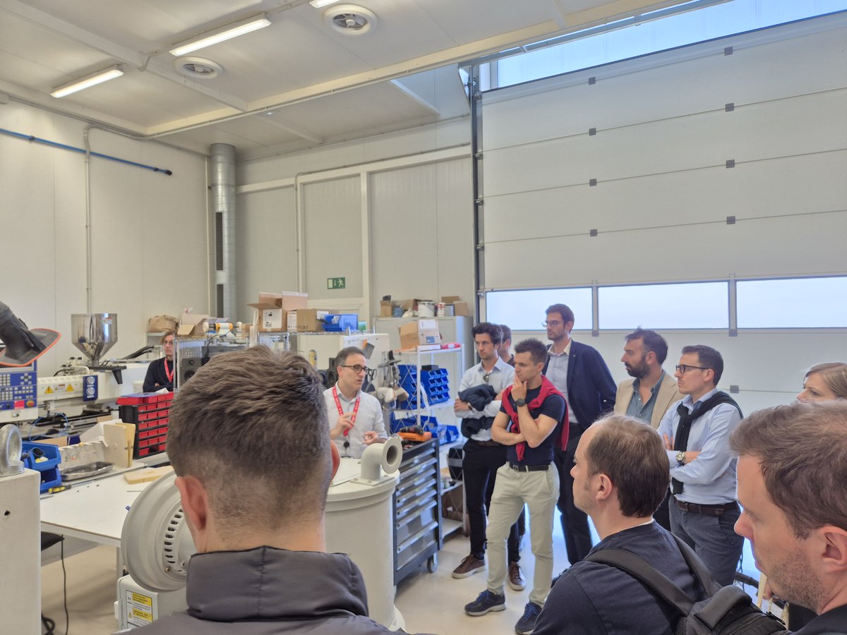 DFactoryBCN's tweet photo. Recibimos en @DFactoryBCN  a una delegación de jóvenes empresarios de @Confindustria 🇮🇹
Un encuentro para compartir innovación, industria 4.0 y estrategias de producción a escala europea 🌍
Con la participación de @Leitat , B’ZEOS y @SiocastSl
#Industria40 #Innovación #Networking https://t.co/izJnDGnW7Y