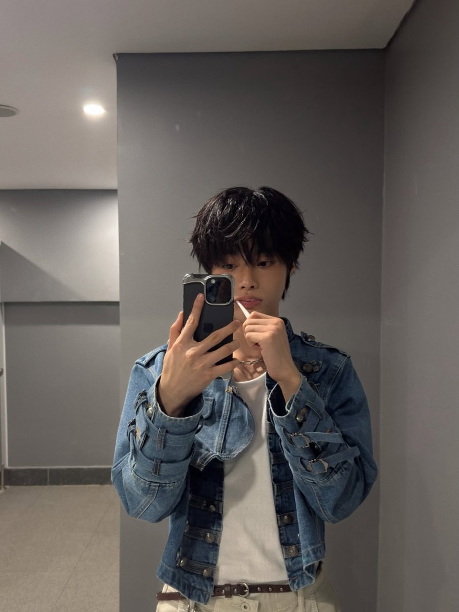 Just For HanBin 🌻 tweet media