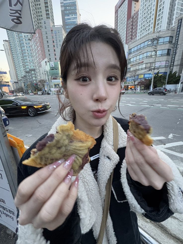 Heejin. tweet media