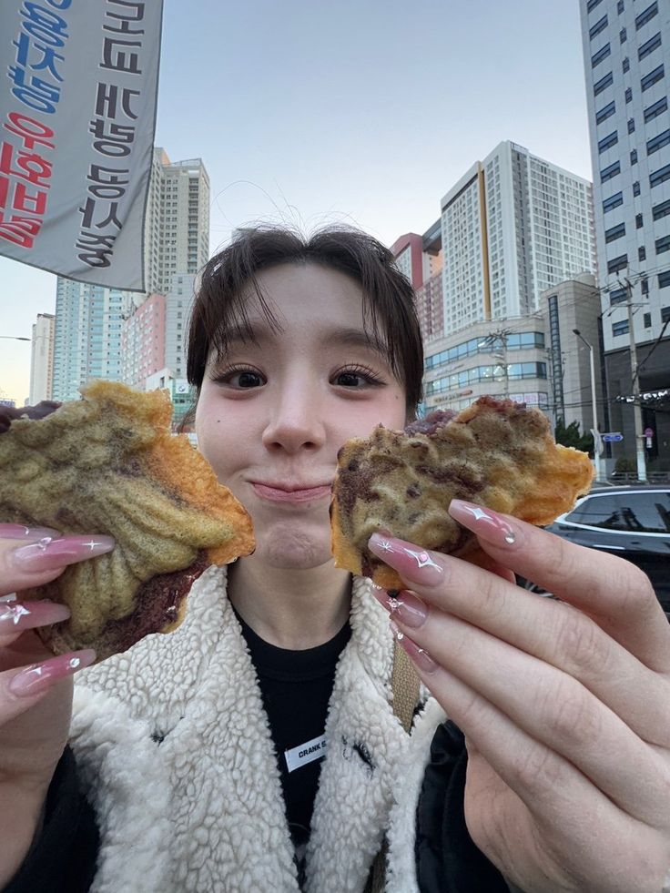 Heejin. tweet media