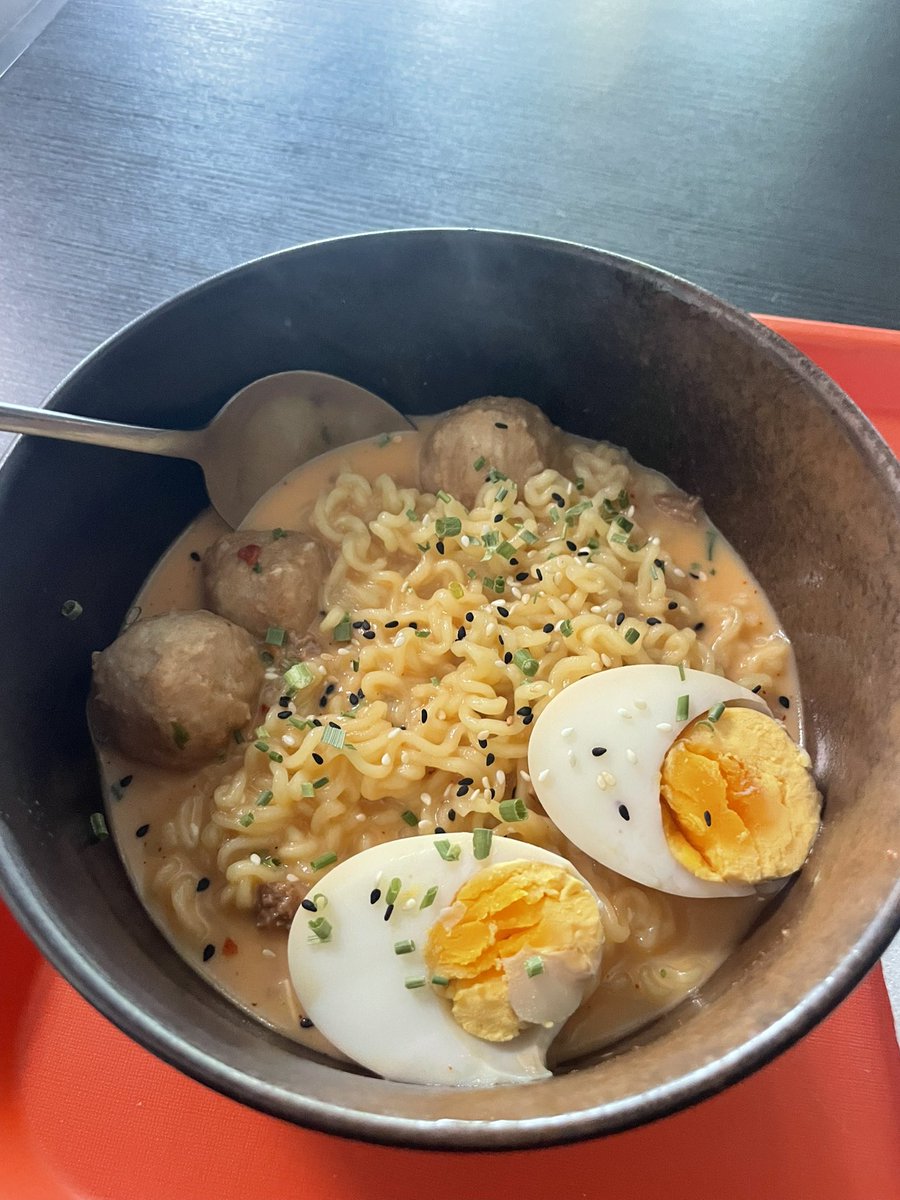 bosstjanz's tweet photo. Sem šel na nek pekoč ramen zdej pa ne morem pojest, ker je tolk pekoč. #inuyama Bežigrad https://t.co/tz717ofZhg