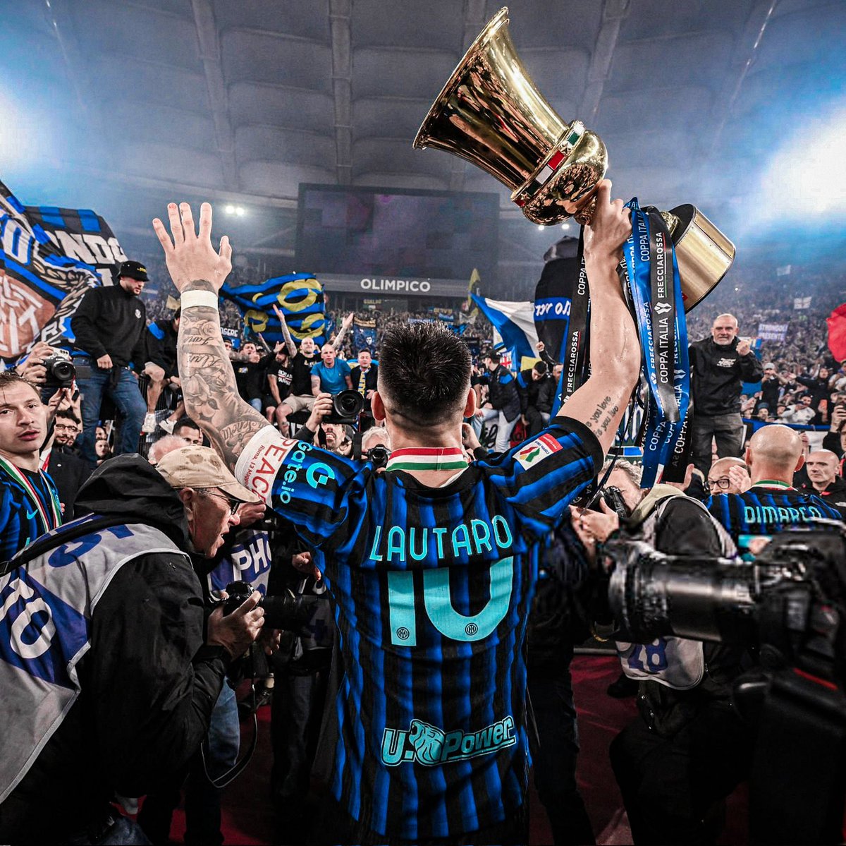 inter_2020's tweet photo. صبـاح الهيمنـة علـي إيطاليـا صبـاح أبطـال الثنائيـة 🖤💙🏆🏆🇮🇹 https://t.co/5OYI4QdkOS